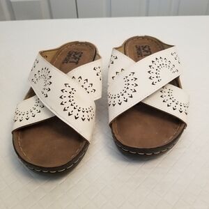 Soft Confort Women’s Sandals, Size 8 Slip On White Sandcastle.